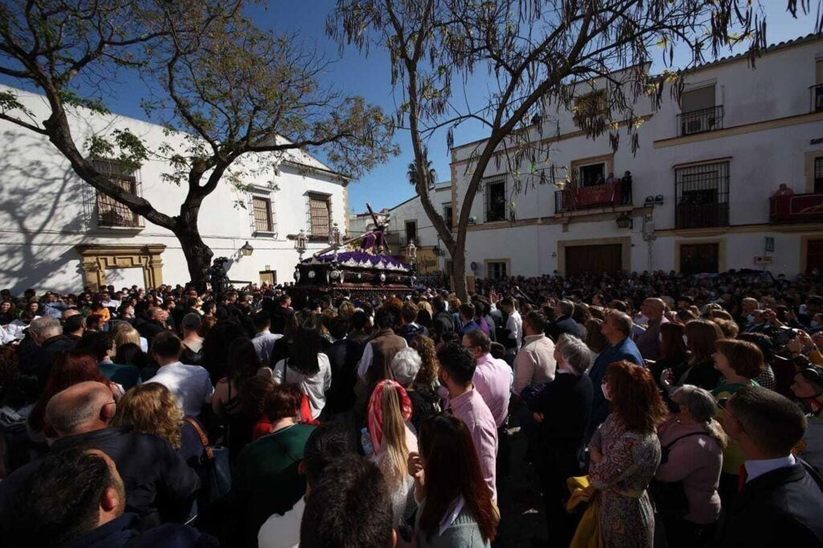 Las Tres Caídas inicia su camino, en una abarrotada plaza San Lucas Las Tres Caídas inicia su camino, en una abarrotada plaza San Lucas