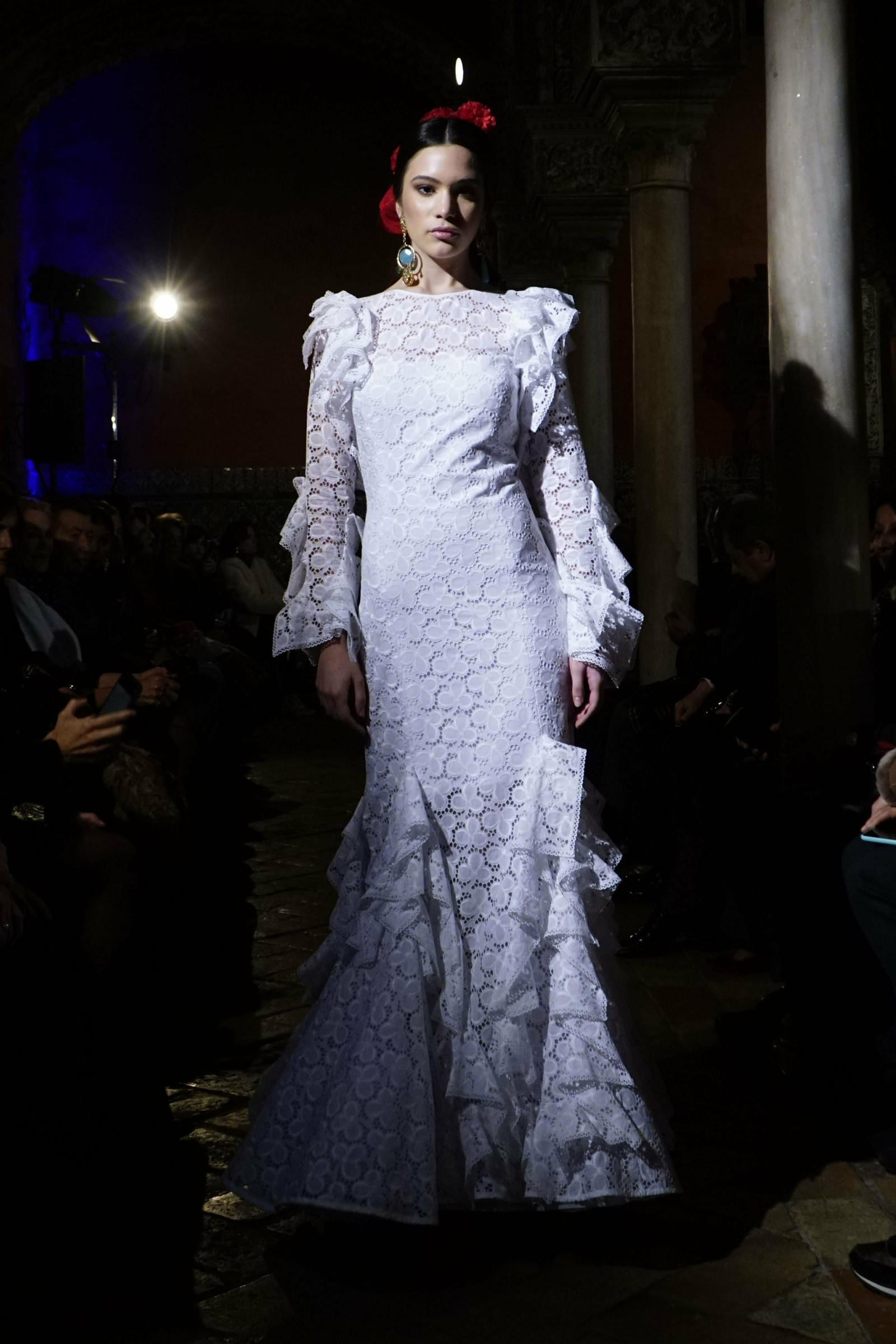 Se abre la temporada de moda flamenca 2020: todas las fotos del desfile de Lina 1960