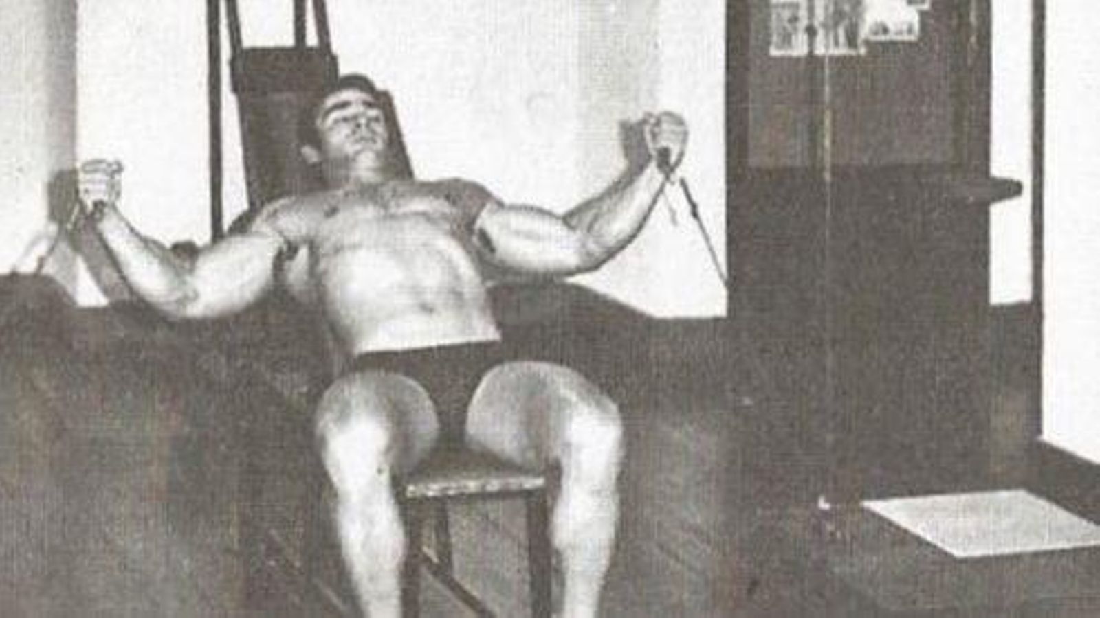 Manolo Lucena en los años 70 entrenando en el gimnasio Manolo Lucena en los años 70 entrenando en el gimnasio