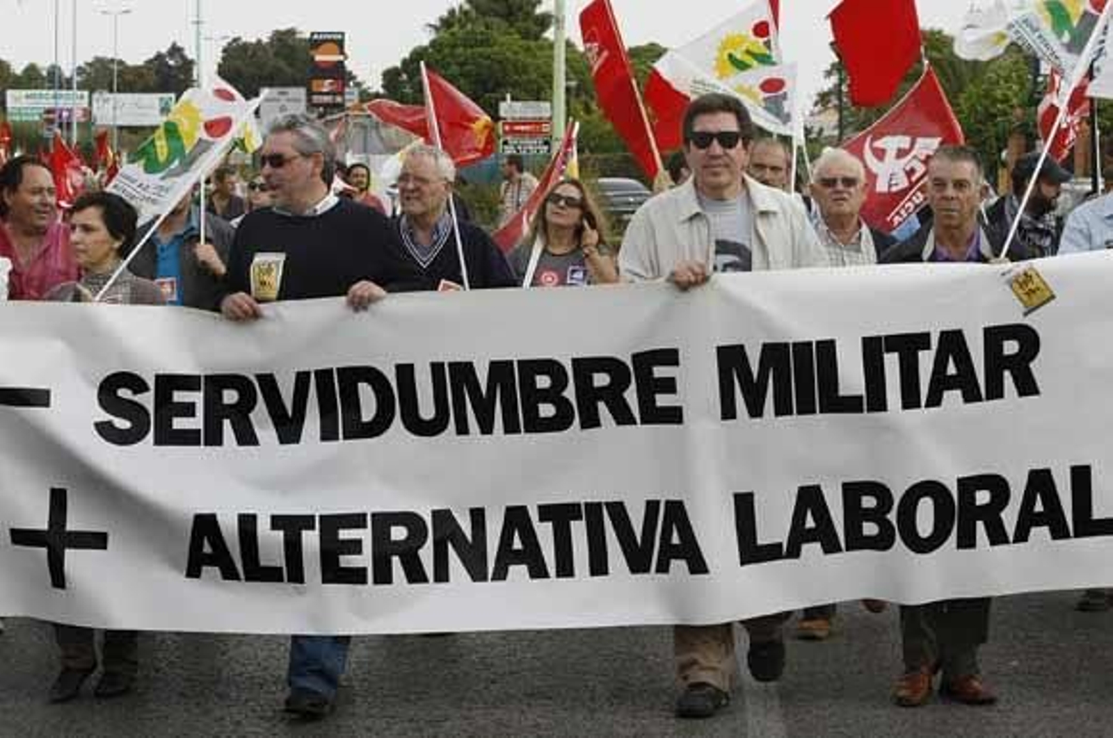 Una veintena de organizaciones participaron en esta protesta bajo el lema 'La guerra empieza aquí...Paremos la Otan'

Foto: Fito Carreto
