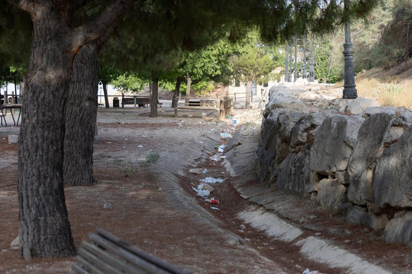 Estado de abandono del parque del Cerro de las Canteras