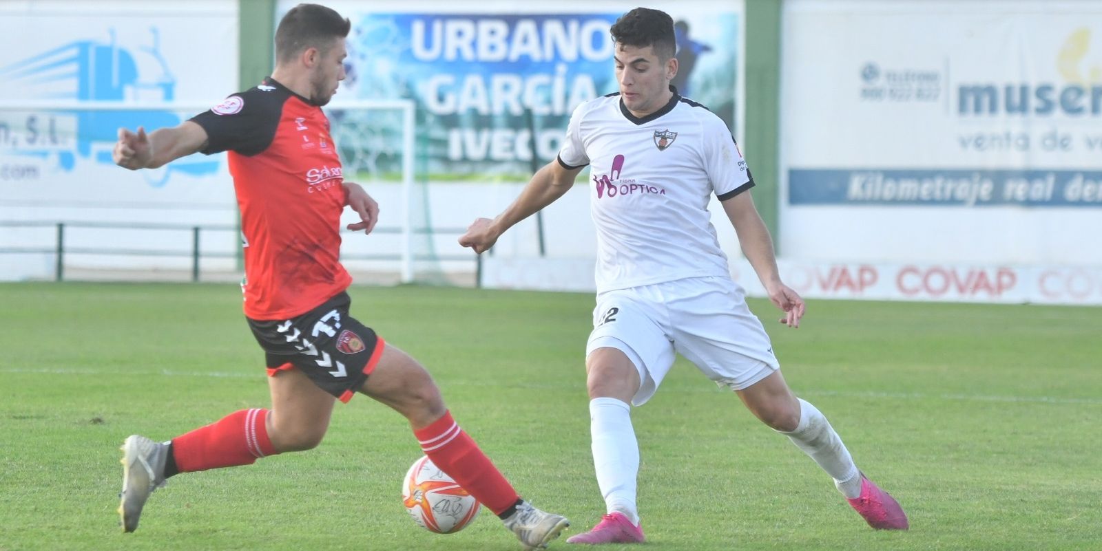 Fran Gómez intenta marcharse de Tellado.