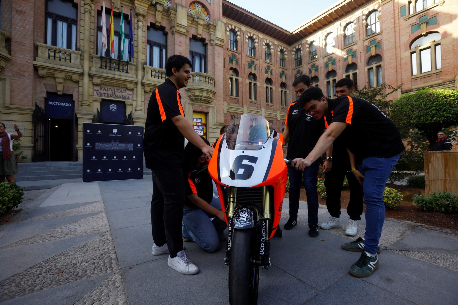 La presentación de la moto desarrollada por estudiantes de Córdoba, en imágenes