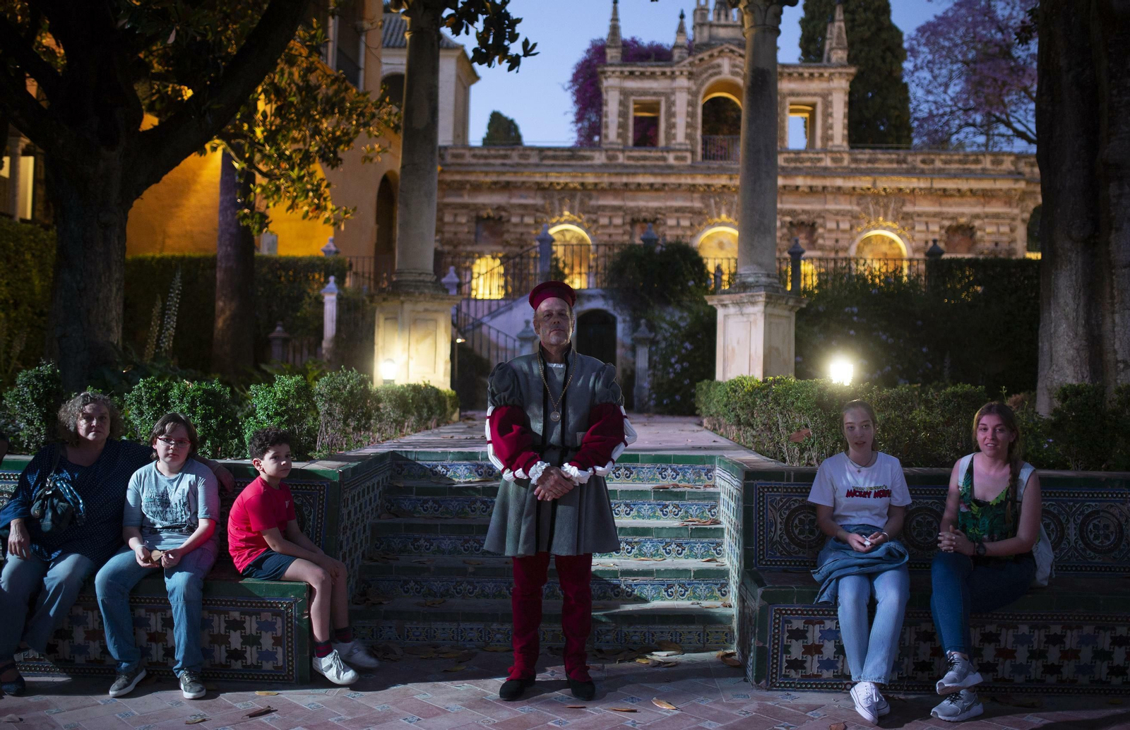 Las visitas teatralizadas nocturnas en el Alcázar de Sevilla con Magallanes como protagonista