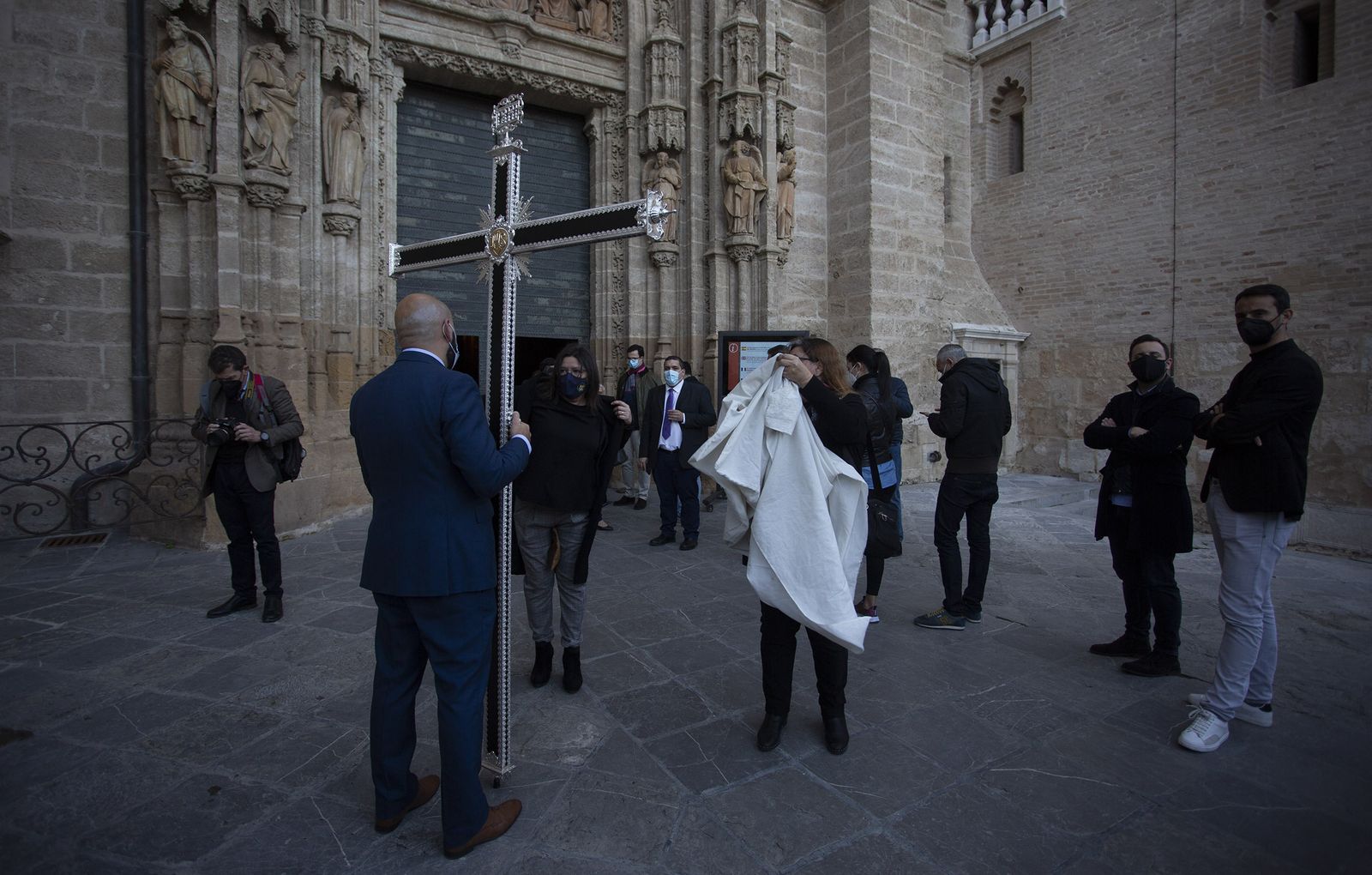 El Vía Crucis de las Hermandades, en imágenes