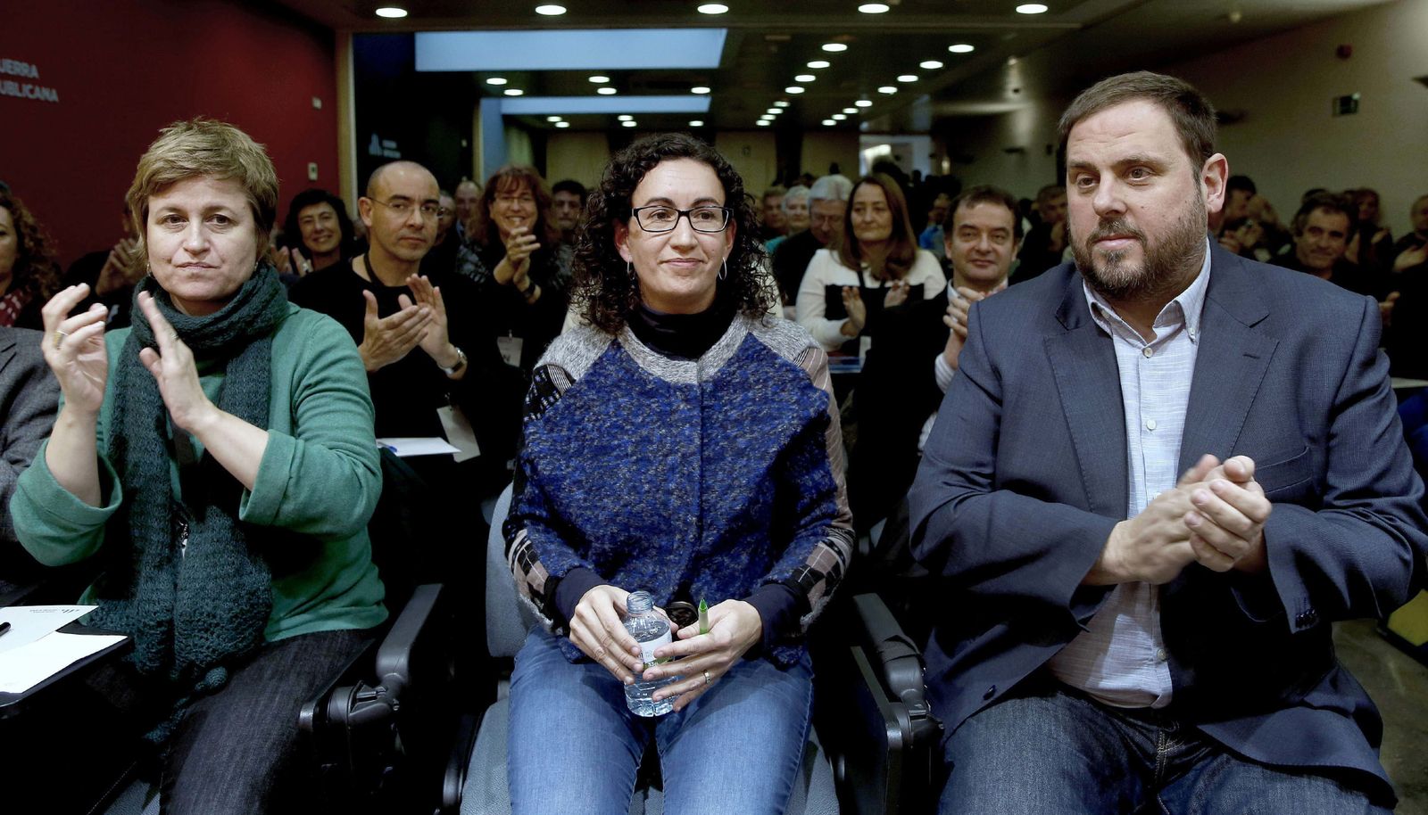 Marta Rovira (c) y Oriol Junqueras.