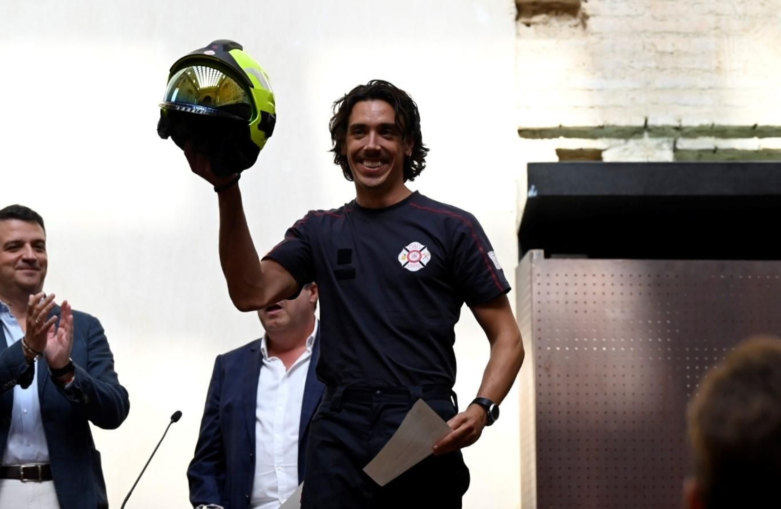 Las imágenes de la toma de posesión de nuevos bomberos de Córdoba