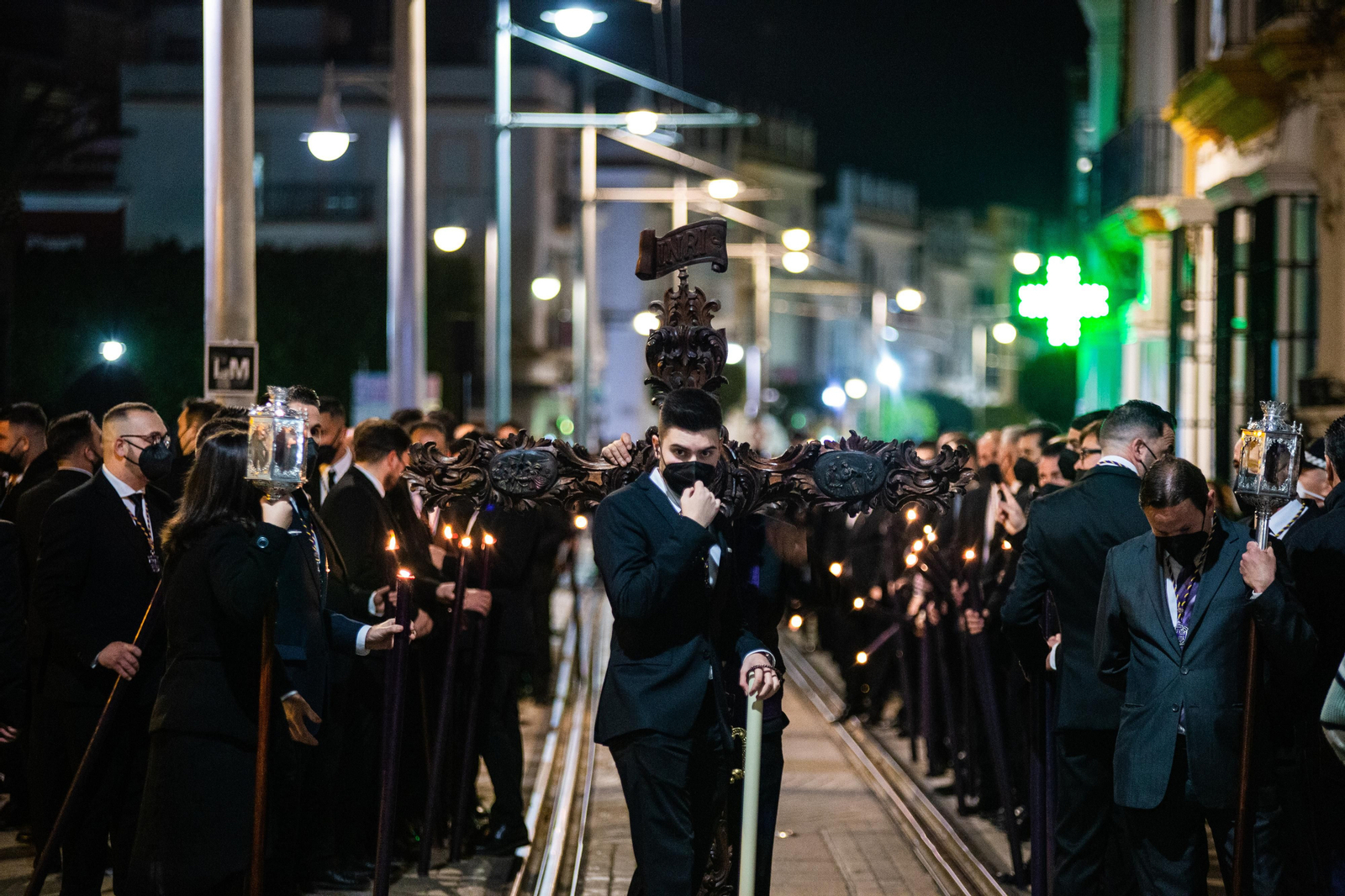 Cortejo del vía crucis del Nazareno, en la noche del Viernes de Dolores.