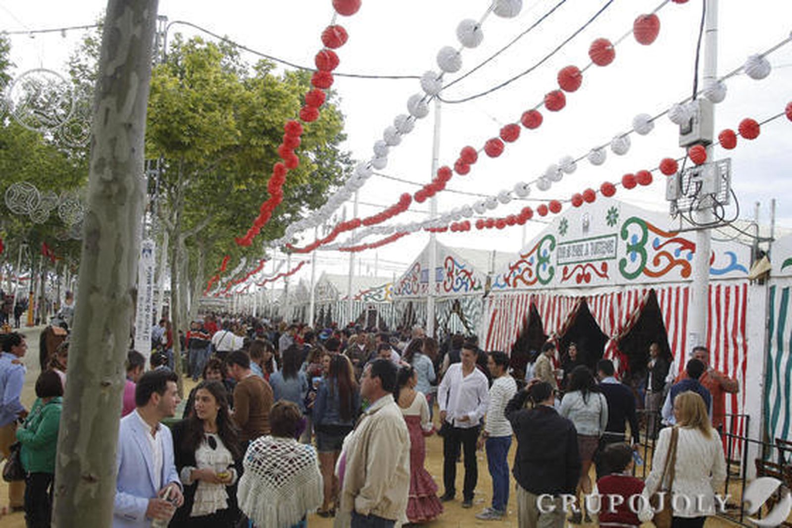 La lluvia y el frío empañaron la jornada en el recinto ferial de Las Banderas.

Foto: Andrés Mora
