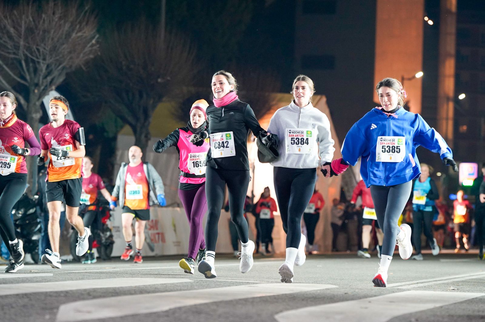 En imágenes: búscate en tu llegada a meta de la Carrera de San Antón 2026 (3)