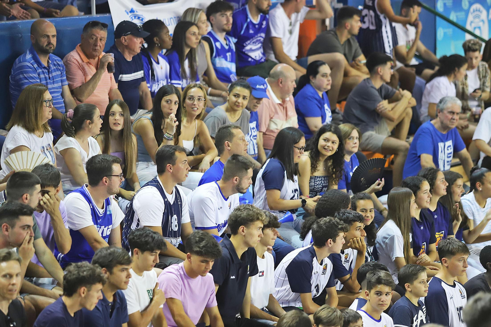 Ambiente en el Andrés Estrada en el encuentro Pajarraco CB Santfeliueng vs Ciudad de Huelva.