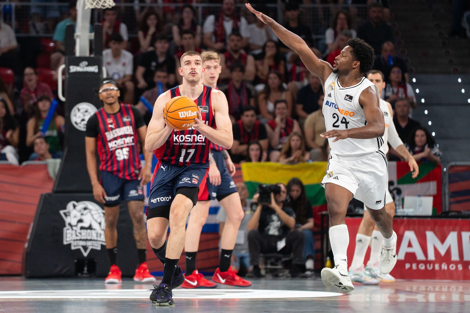 El Madrid tumba al Baskonia y espera a Unicaja o Barcelona en semifinales