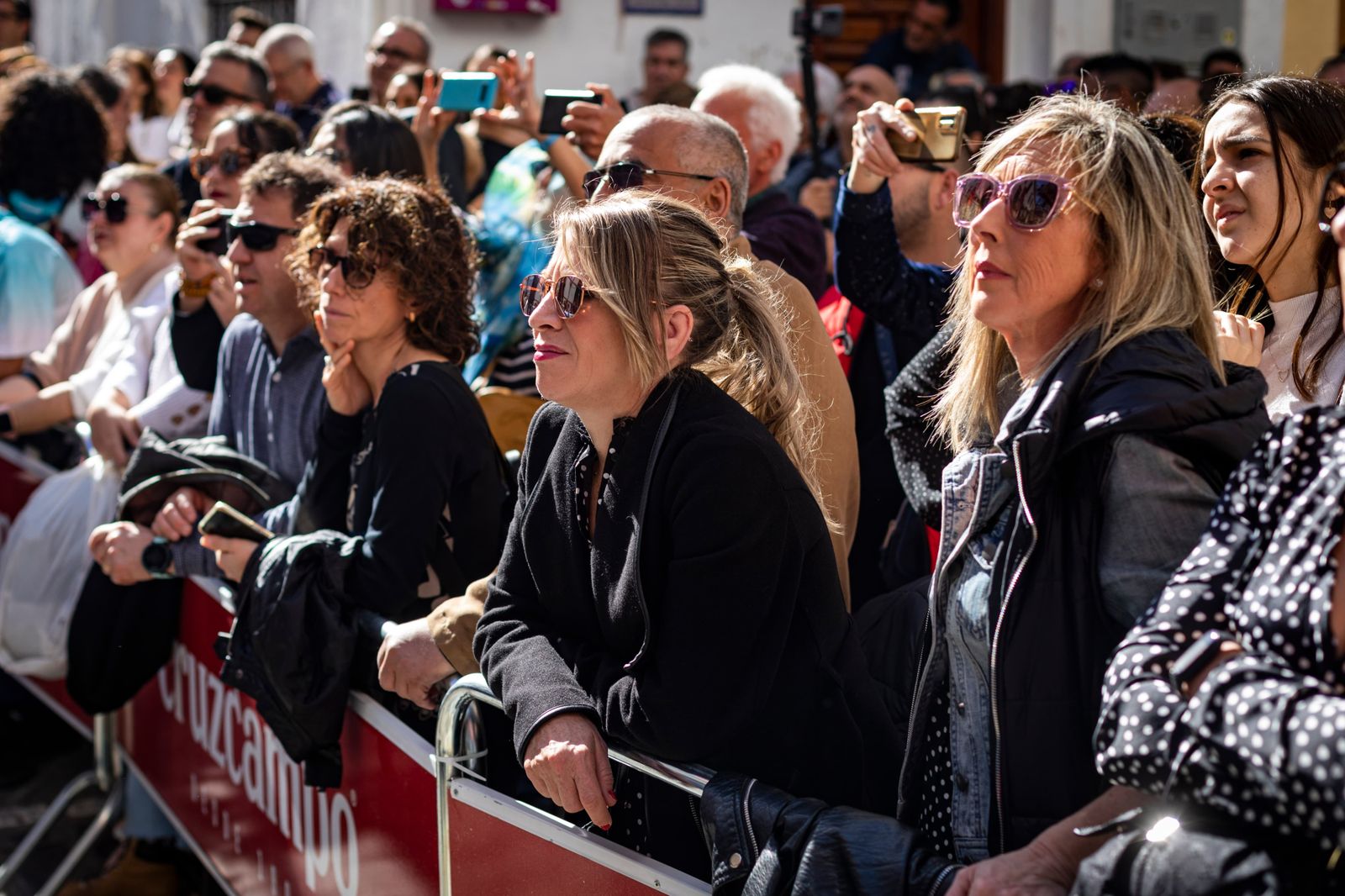 Búscate entre las mejores imágenes de la Erizada 2024 del Carnaval de Cádiz
