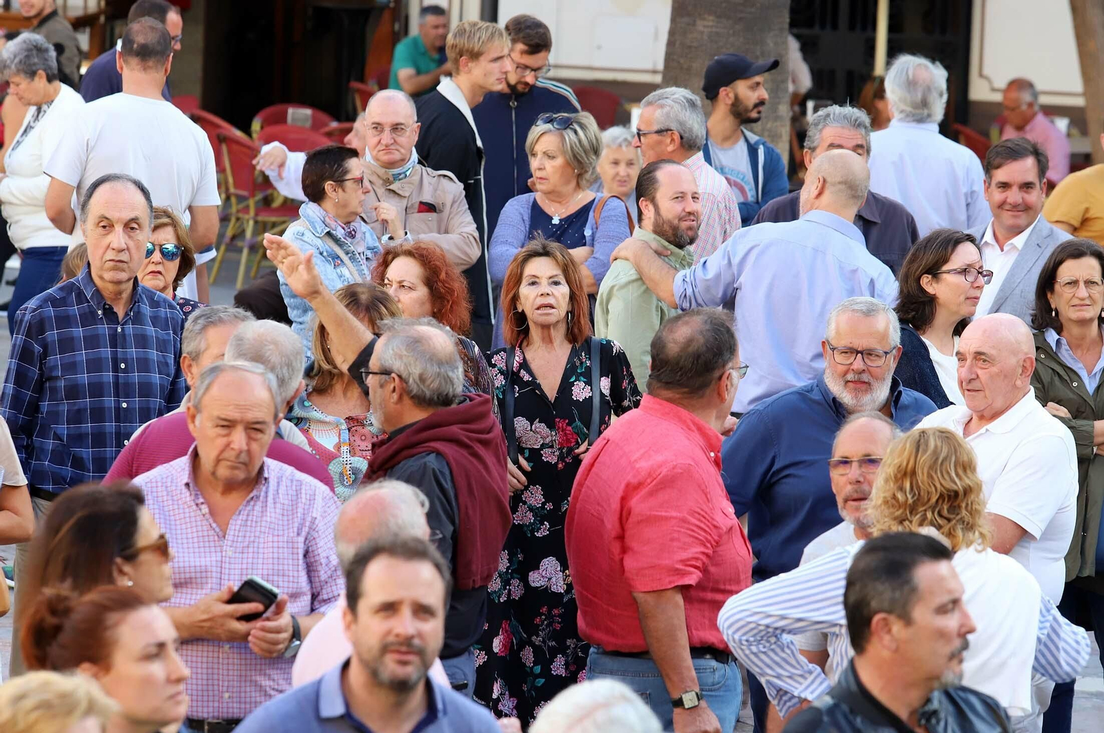 Imágenes de la concentración en defensa de la llegada del AVE a Huelva
