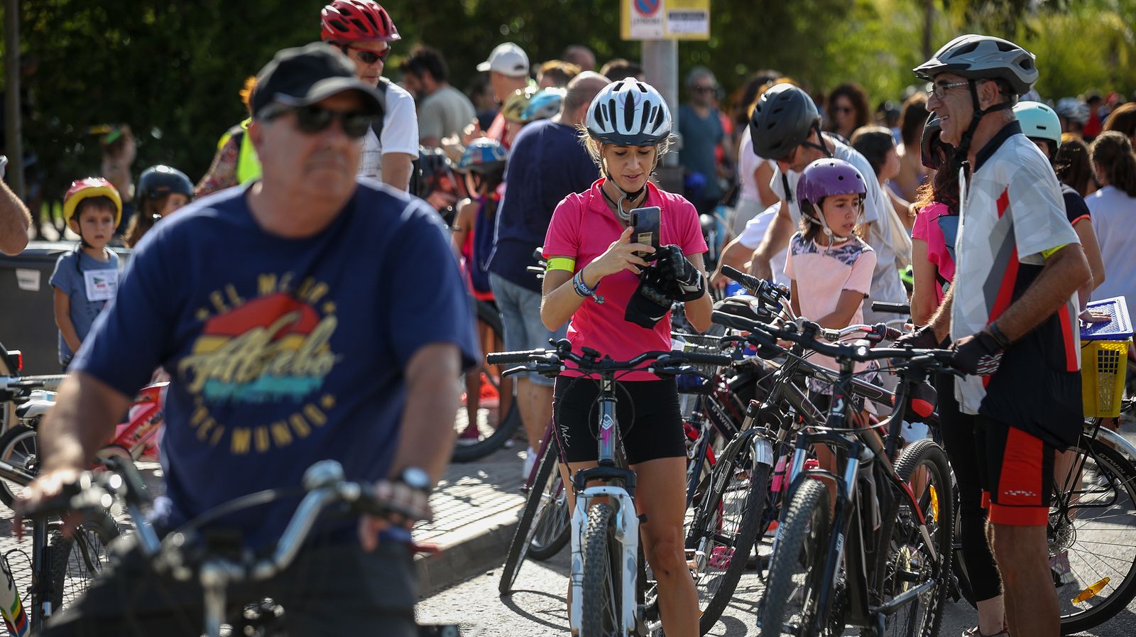 Gran ambiente en la fiesta de la bici y la amistad