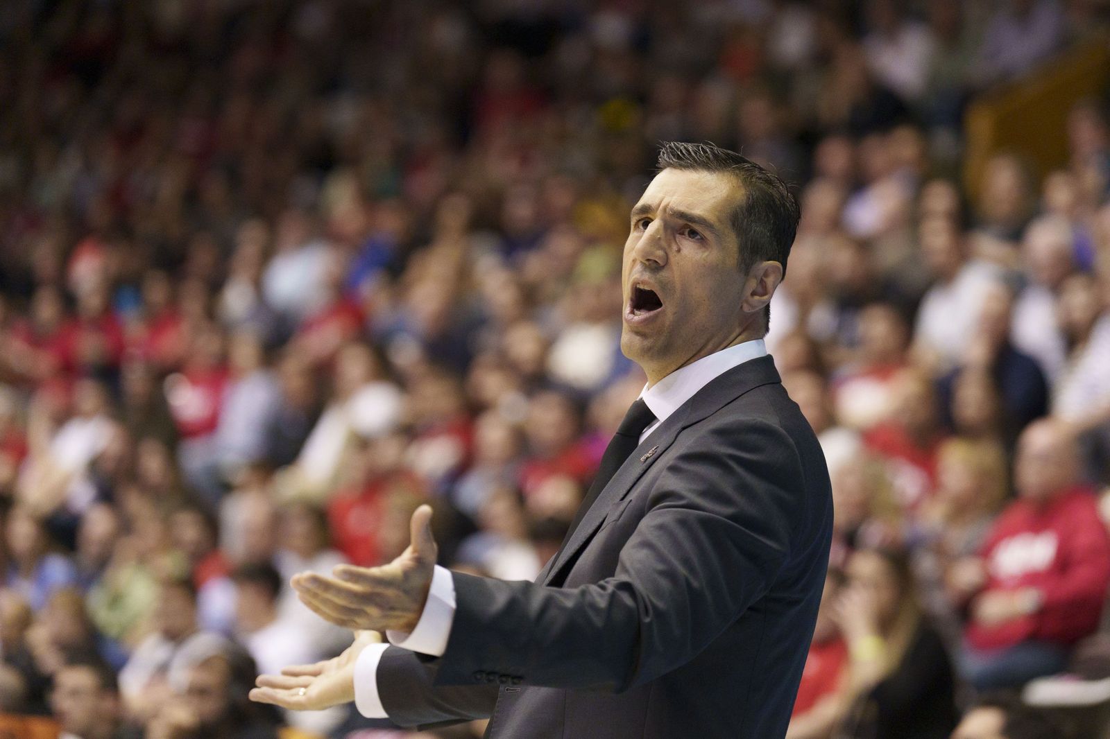 Las mejores imágenes del Basquet Manresa-Covirán Granada