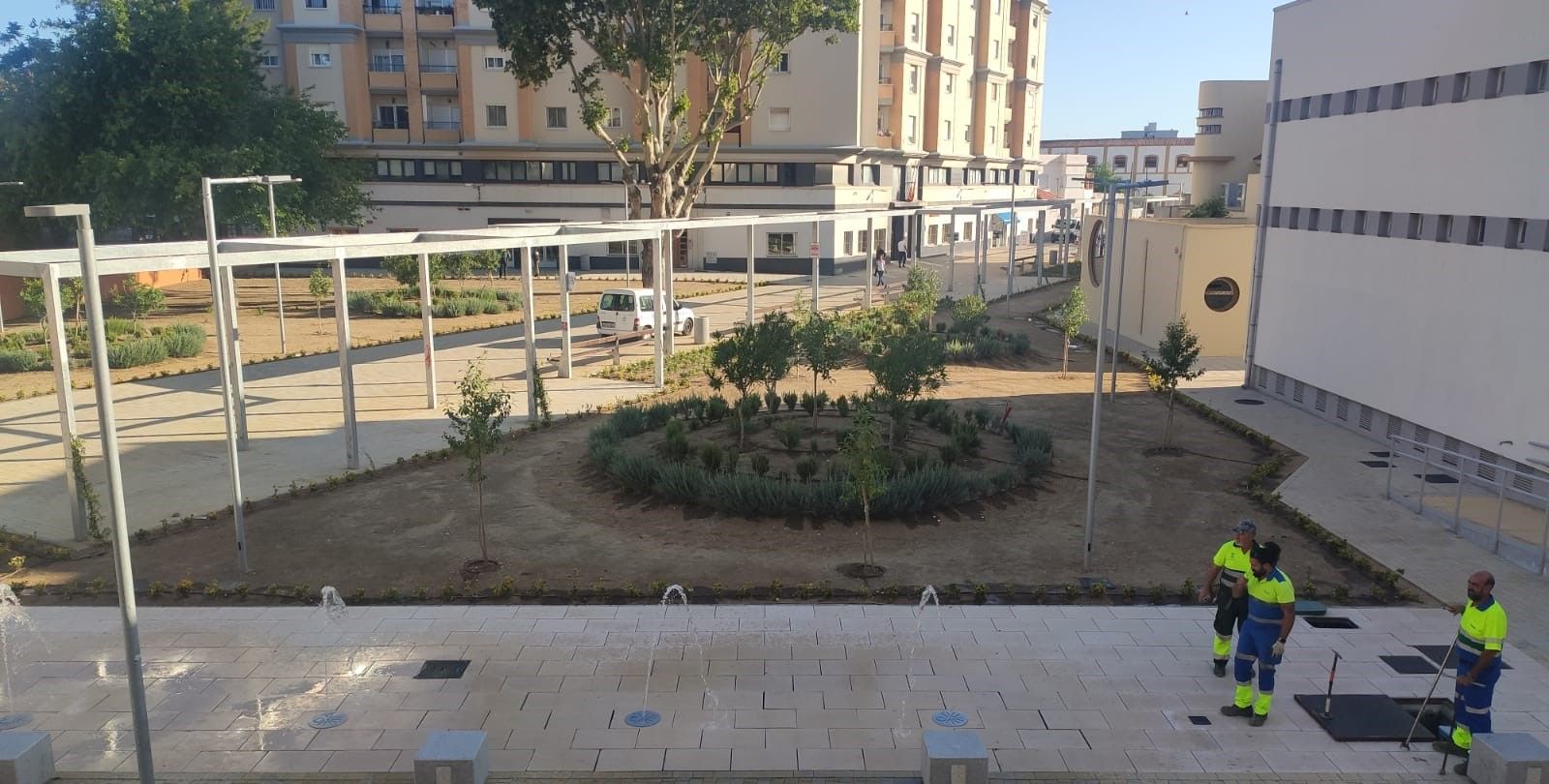 La puesta a punto de la nueva fuente de La Velada.