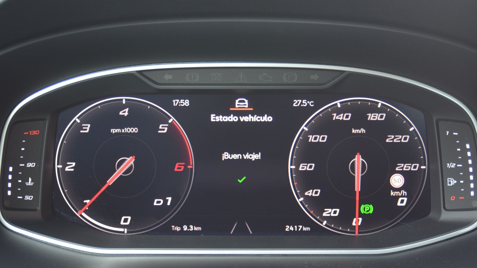 Esta instrumentación digital -originalmente no estaba en el Ateca- se lee bien y admite hasta cuatro configuraciones diferentes.