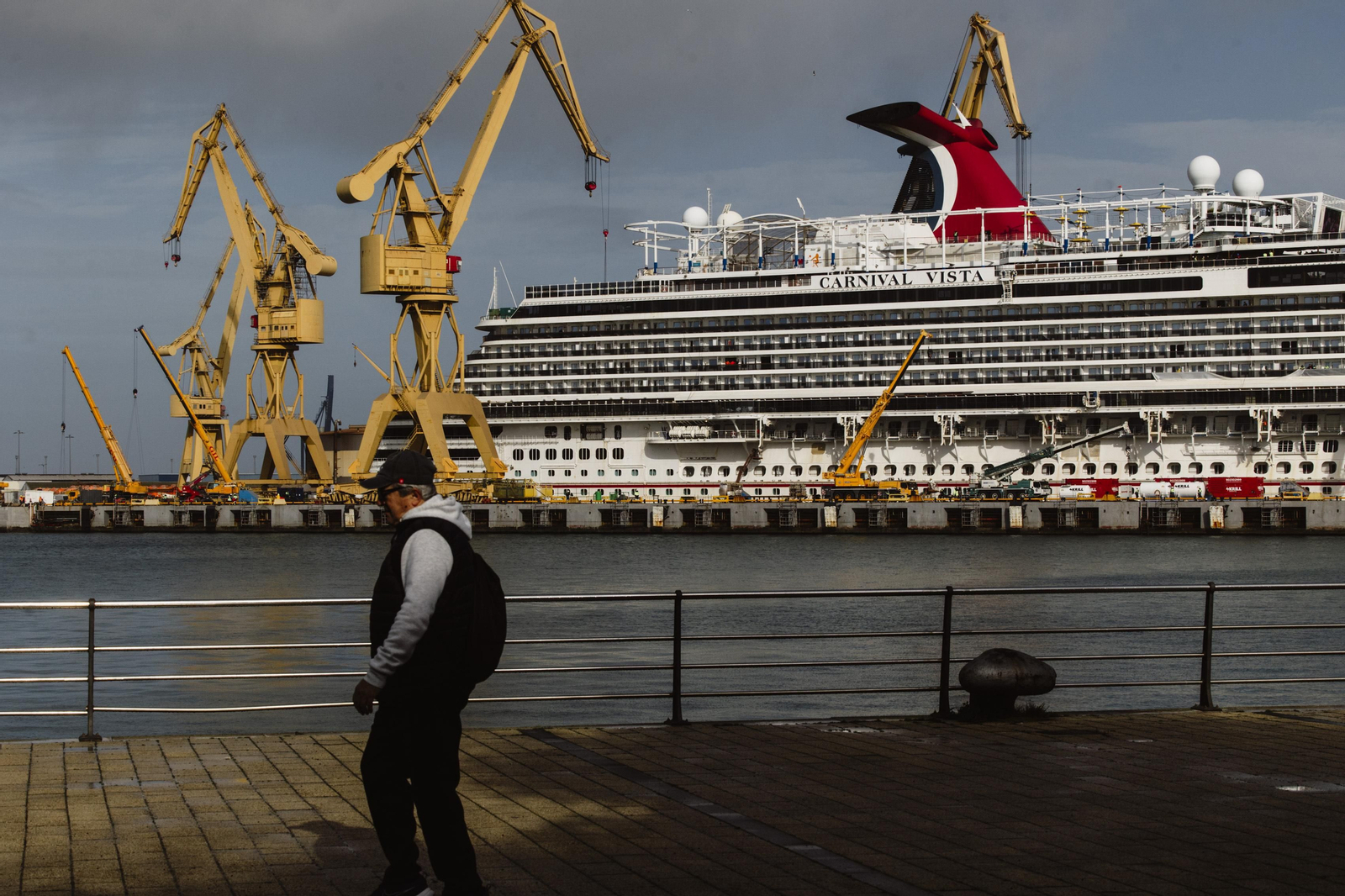 El Carnival Vista, durante su reparación y puesta a punto en el dique de la factoría gaditana de Navantia. El Carnival Vista, durante su reparación y puesta a punto en el dique de la factoría gaditana de Navantia.