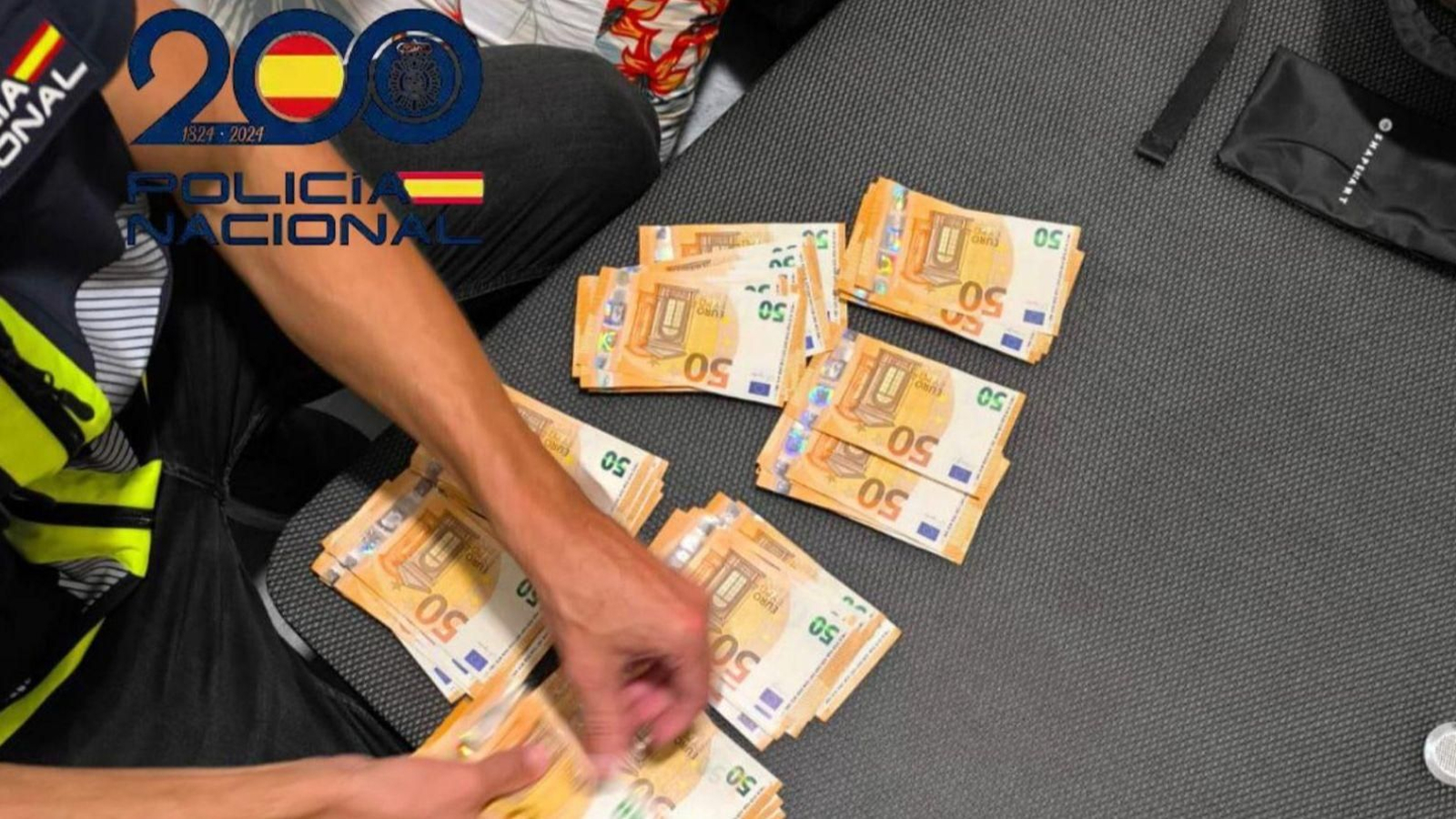 Dinero incautado en la operación de la Policía Nacional contra la trata de seres humanos.