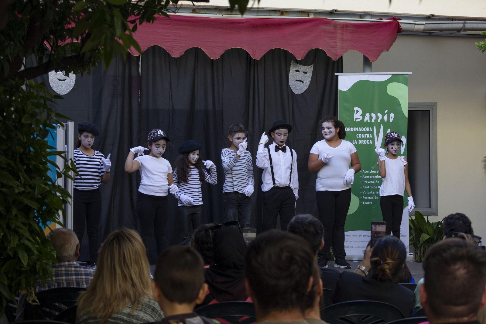 Fotos de el Teatro de Barrio Vivo, obra de "El Dragón"