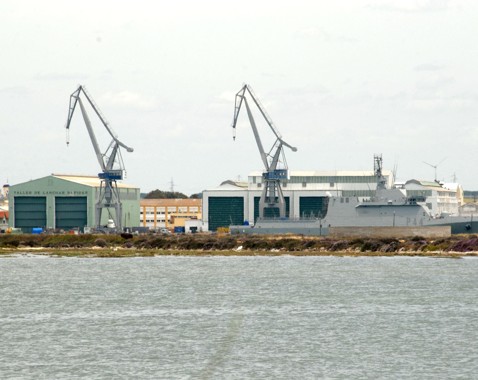 Una vista general de las instalaciones de Navantia , en San Fernando.