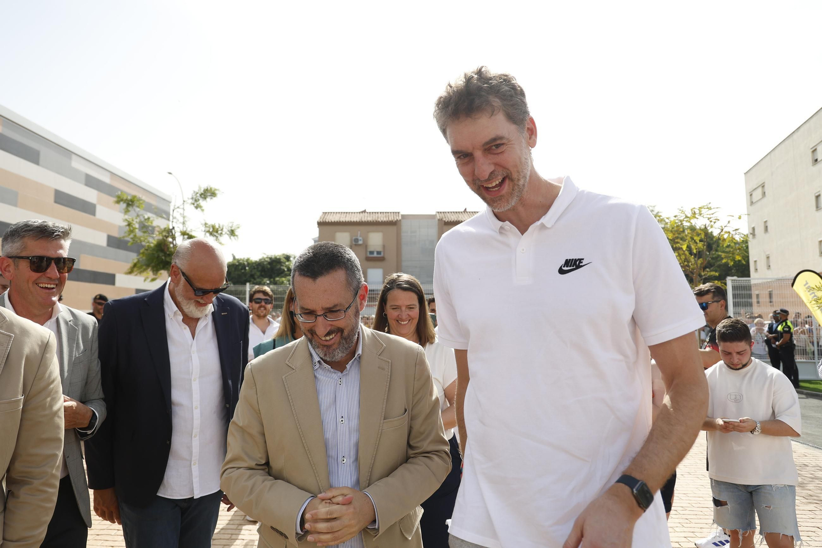 fotos de la inauguración con Pau Gasol del nuevo pabellón deportivo de Punto Ribot en La Línea