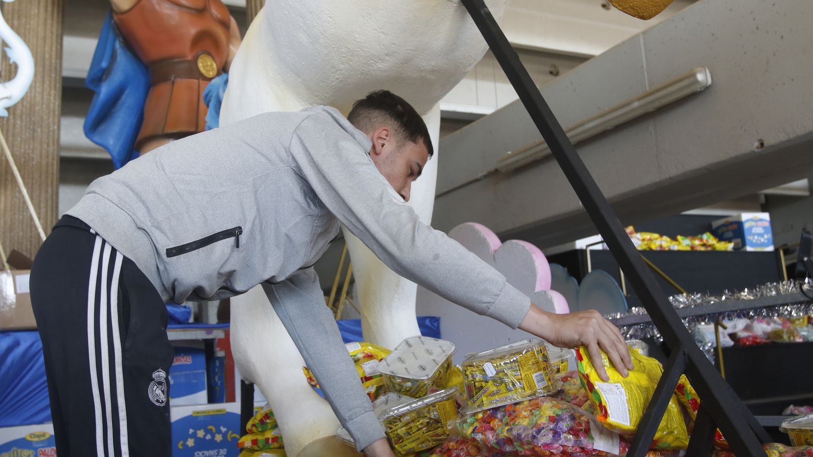 Los últimos preparativos de la Cabalgata de Reyes Magos de Córdoba, en imágenes