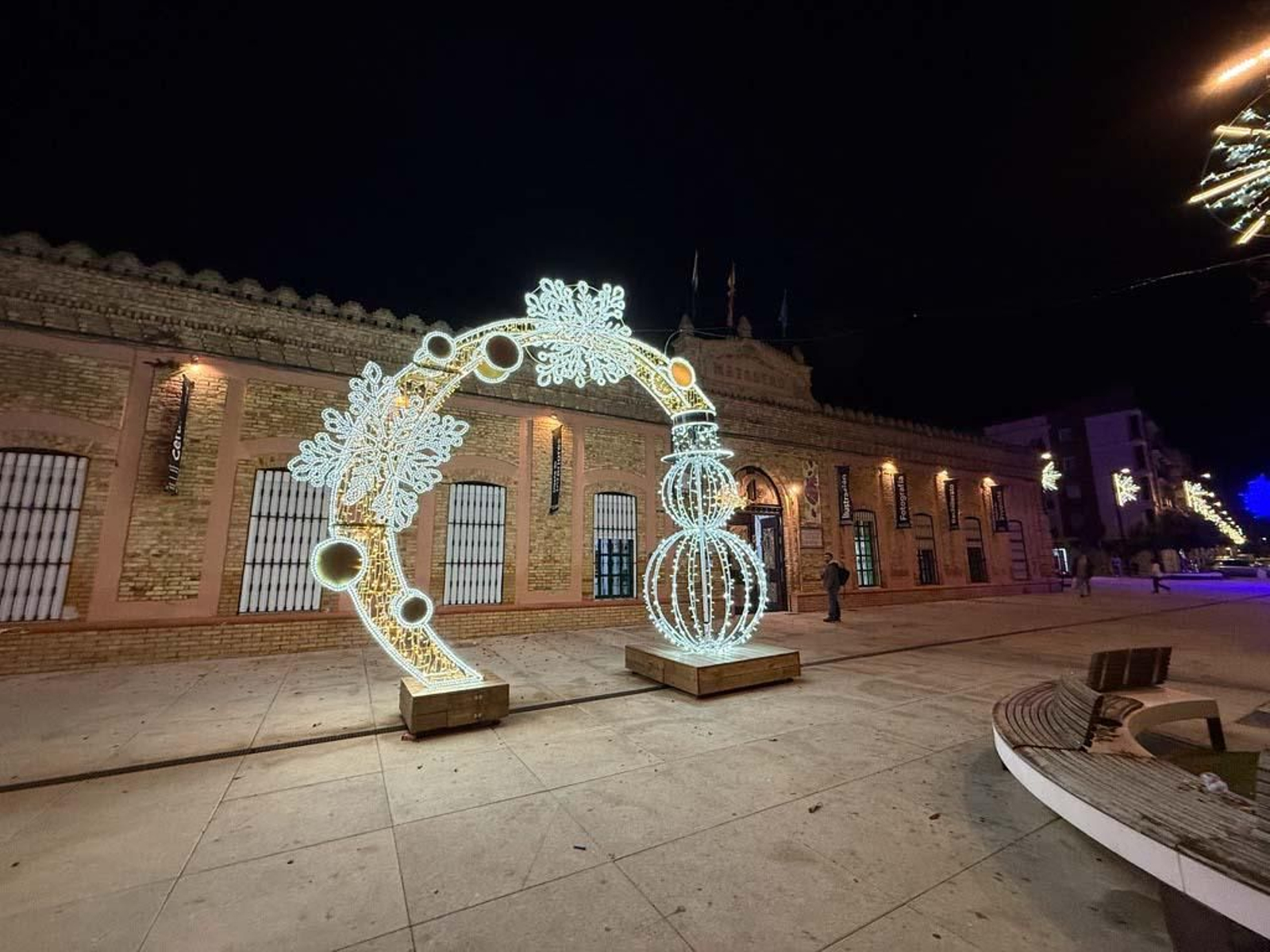 Imágenes de la ciudad de Huelva iluminada por las luces de Navidad