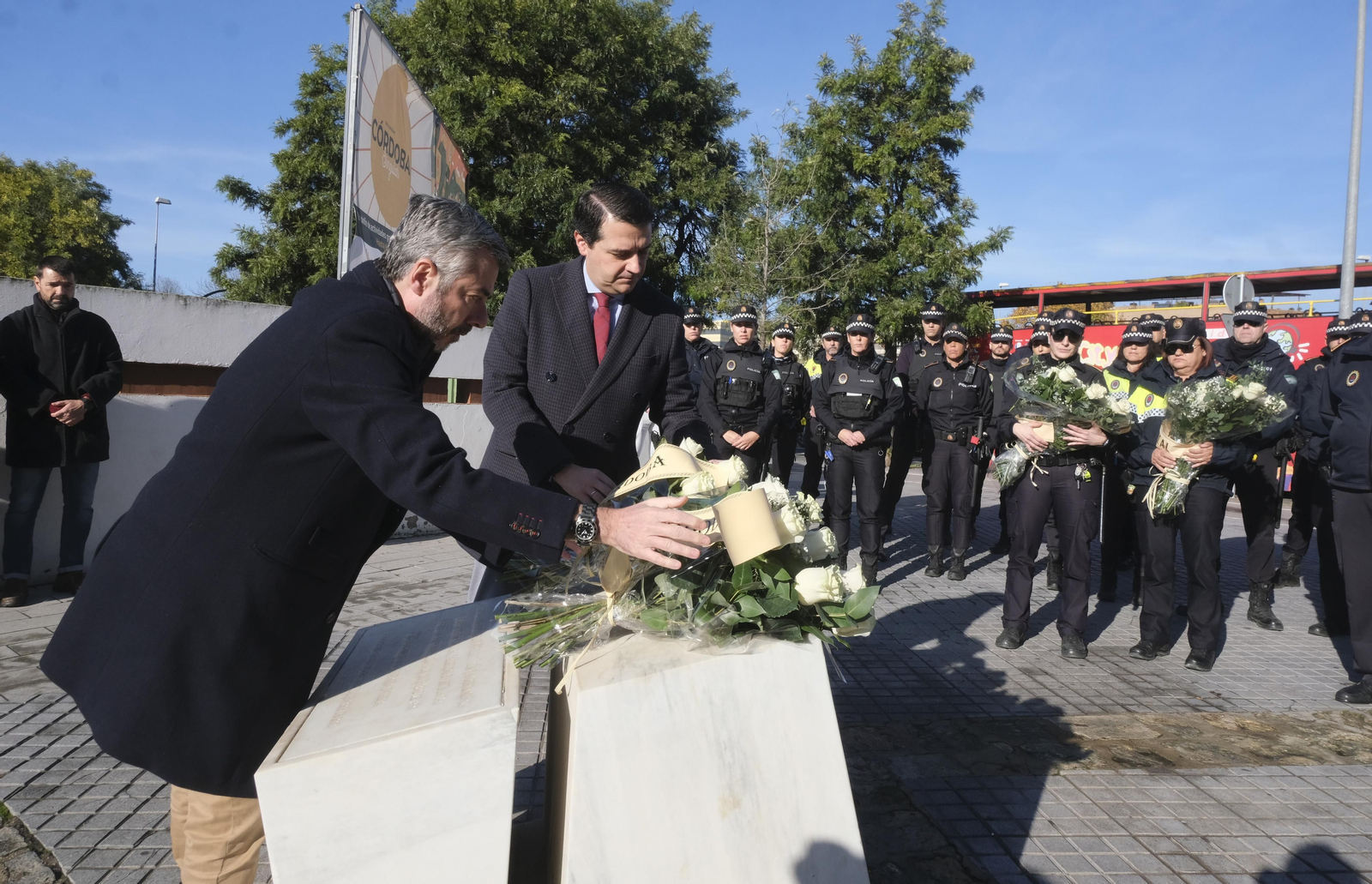 Aniversario del asesinato de las agentes de la Policía Local María de los Ángeles y María Soledad, en fotografías