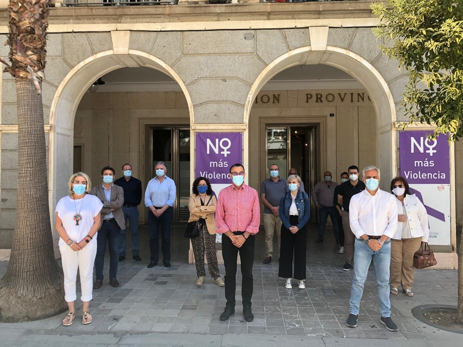 Minuto de silencio en la sede de la Diputación Provincial de Huelva.