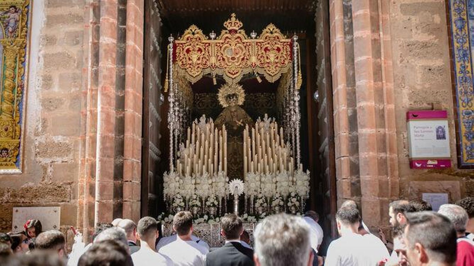 Paso de palio de la Virgen de la Caridad, de la cofradía de Las Penas.