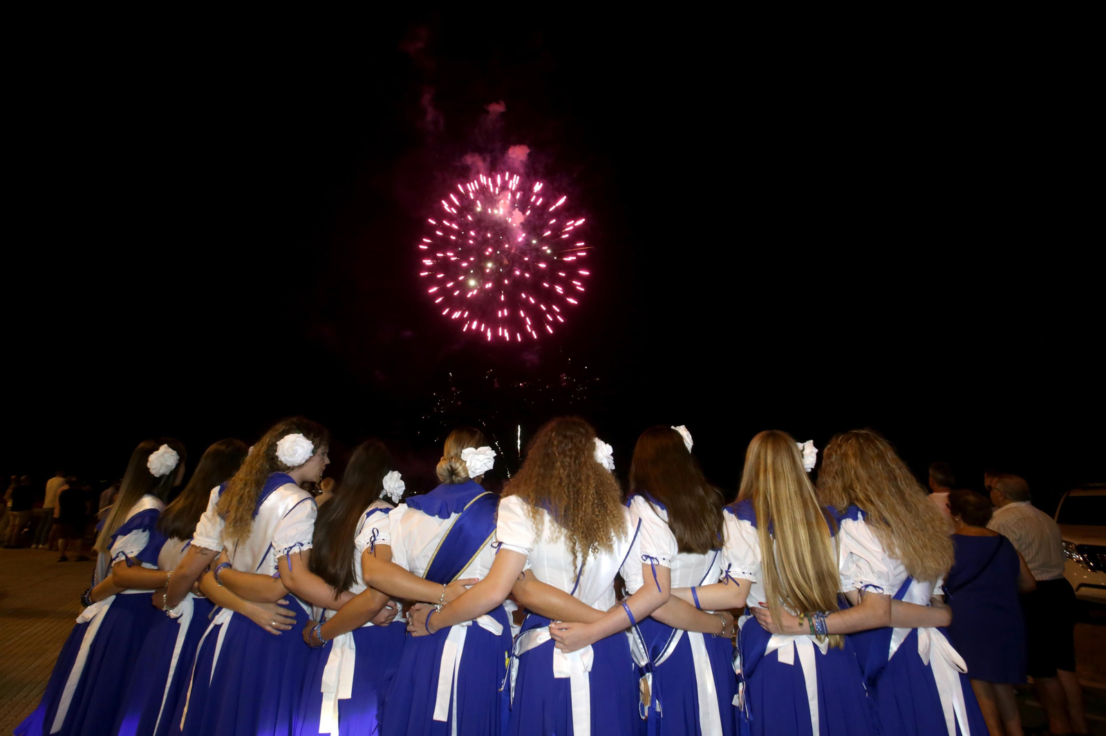 Fuegos artificiales para cerrar la Feria del Carmen y de la Sal en San Fernando