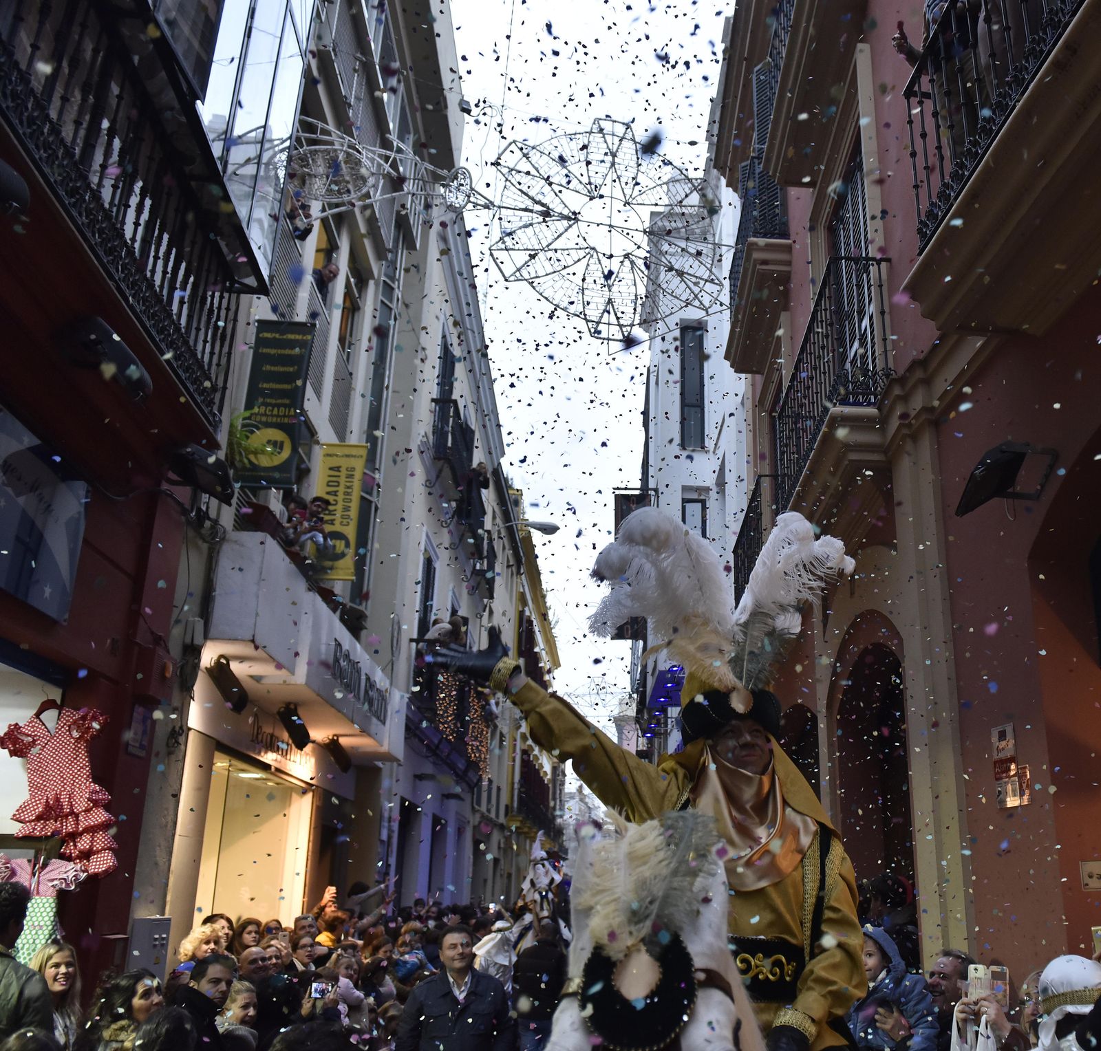 El Heraldo Real recorre las calles del centro