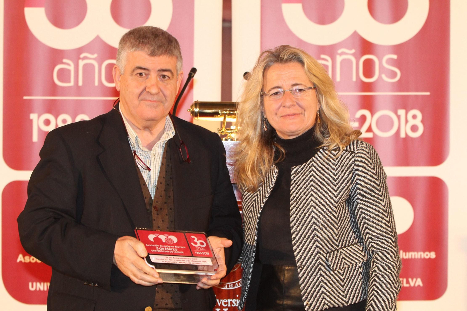 Imágenes de la entrega de premios de la asociación de antiguos alumnos 3 de Marzo en La Merced