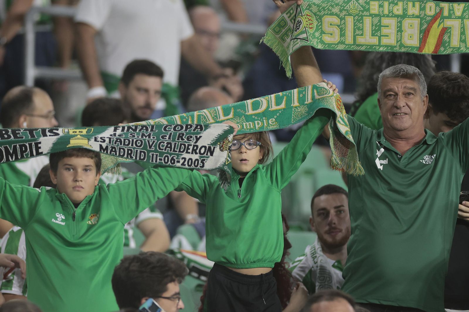 Búscate en las fotos del Betis-Copenhague