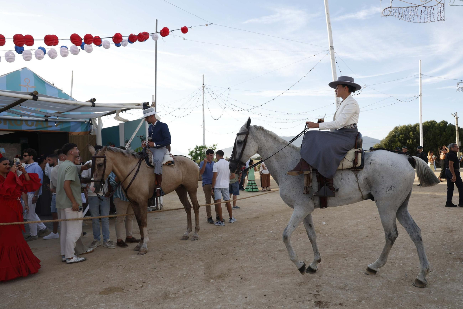 Búscate en las fotos del lunes en la Feria de Tarifa 2025