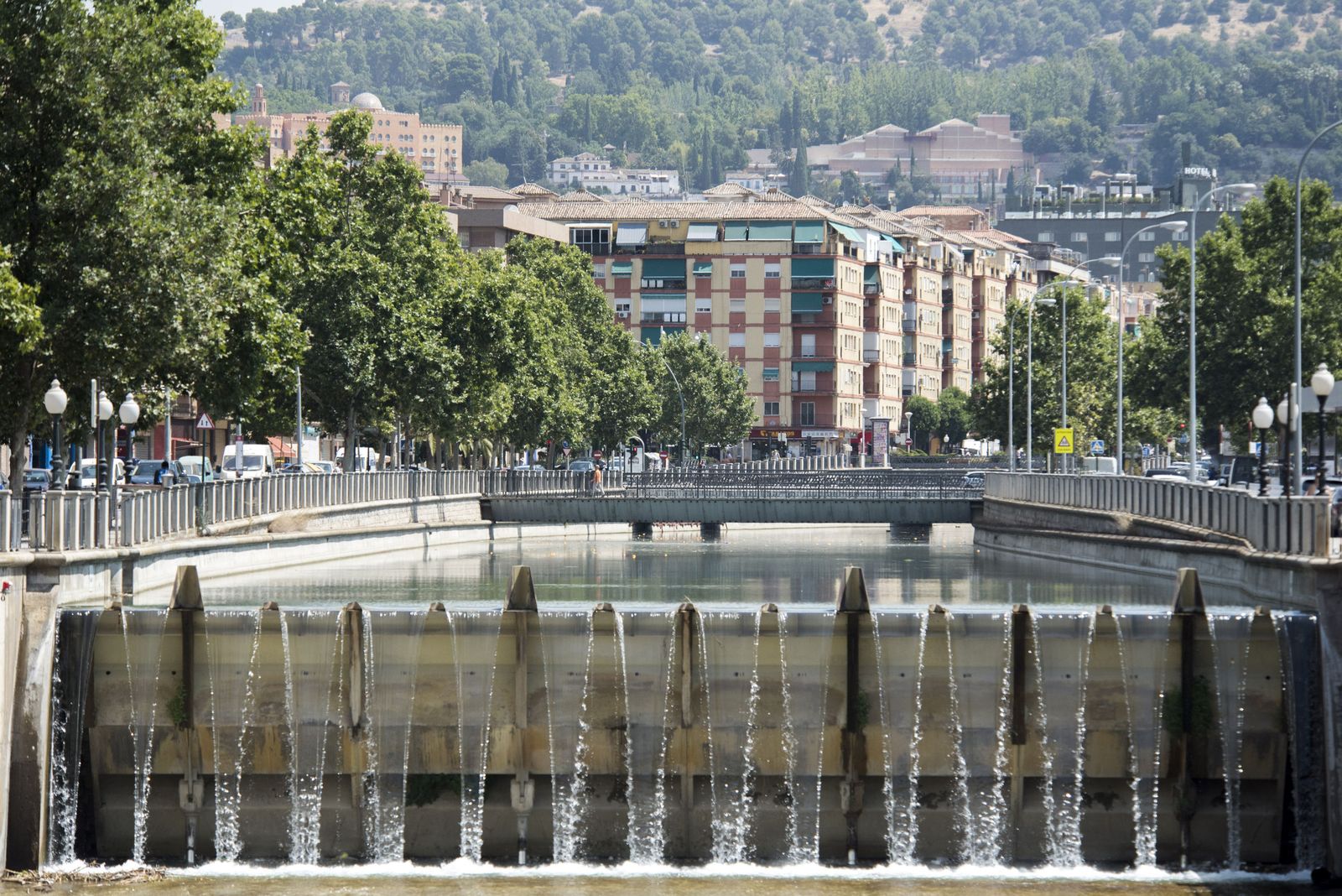 Imagen de una de las compuertas del Genil, que permiten retener agua.
