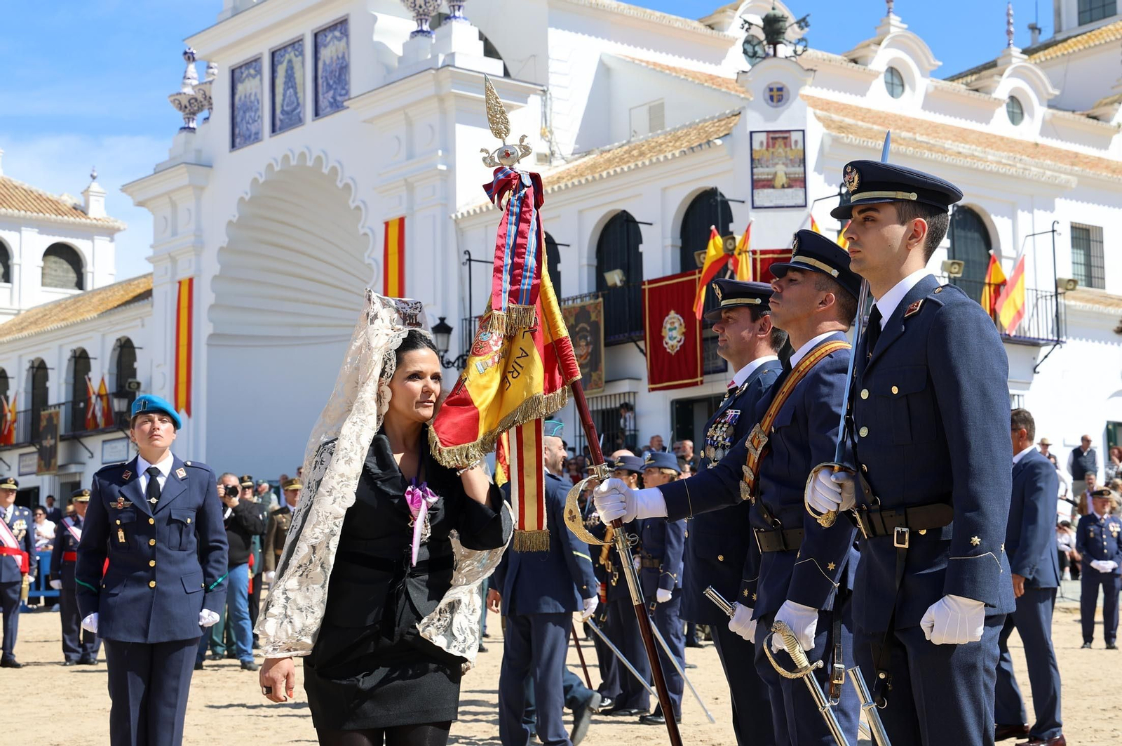 Imágenes del acto de Juramento o Promesa de Fidelidad a la Bandera Nacional en El Rocío