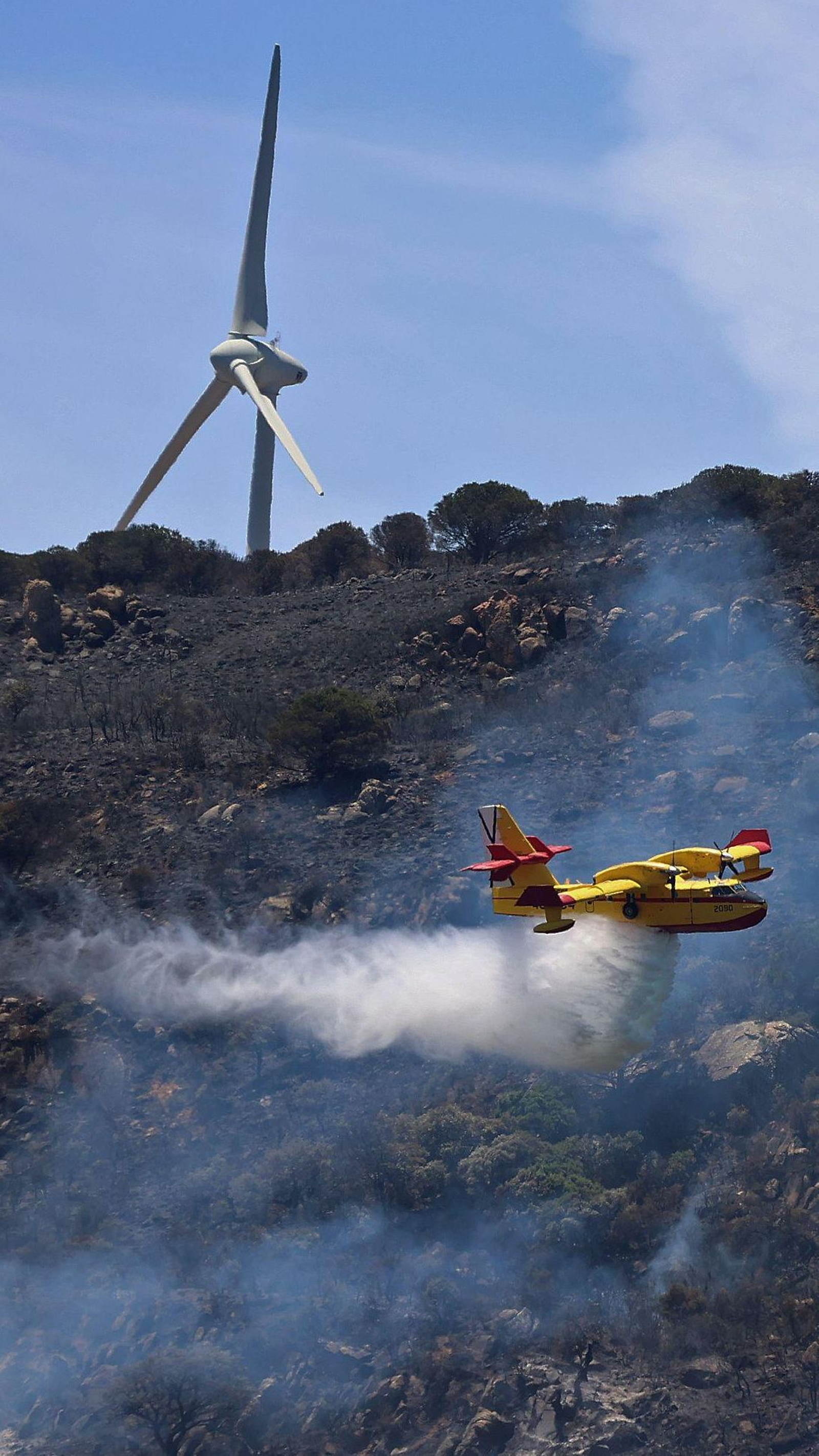 Imágenes del incendio de monte La Peña en Tarifa Imágenes del incendio de monte La Peña en Tarifa