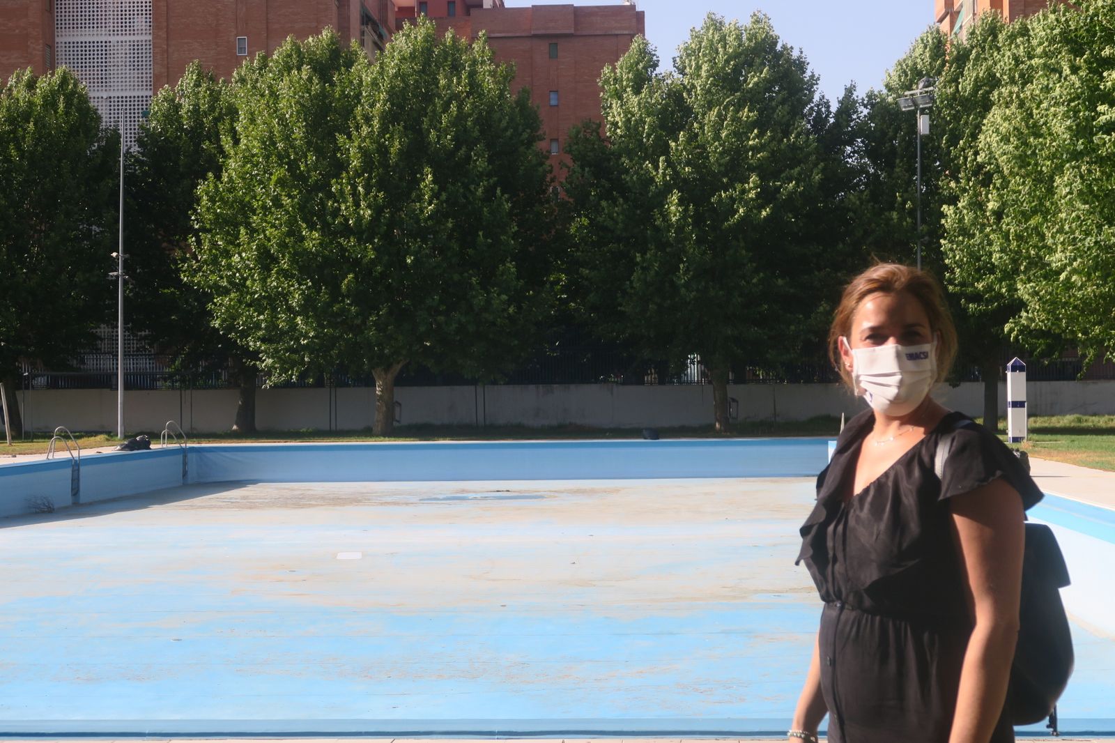 La concejala Carmen Campos, en una visita a la piscina Fuensanta.