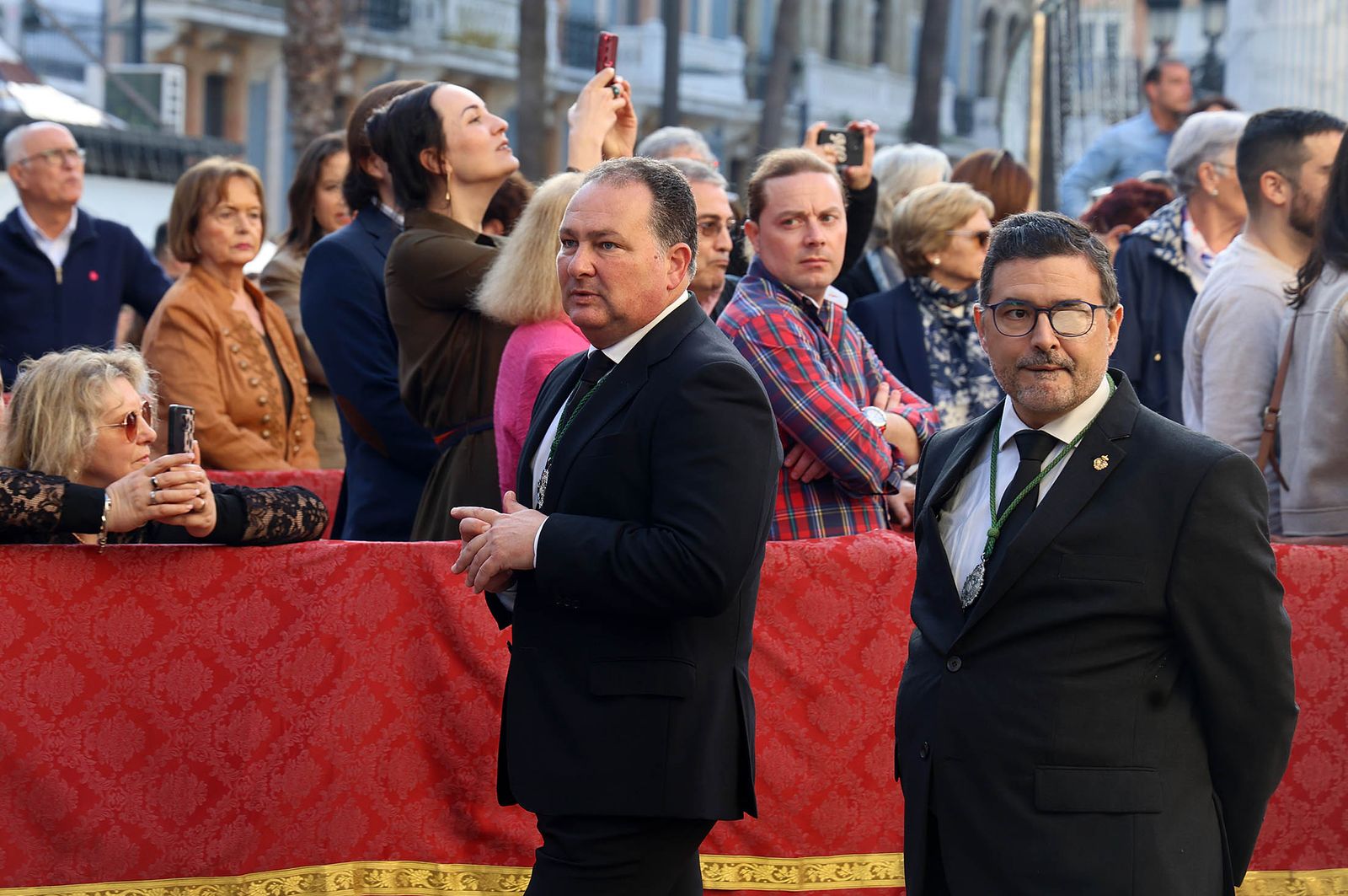 Sábado de Pasión: Imágenes de la procesión del Cristo de la Vera+Cruz portado por el Grupo de Caballería Ligero Acorazado 'Reyes Católicos' II de la Legión de Ronda