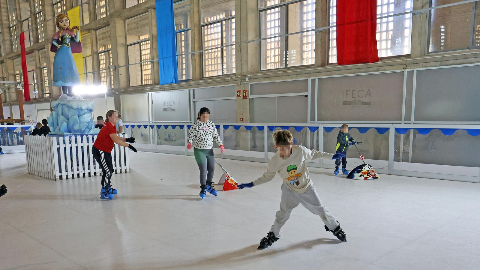 Imágenes del primer día de Juvelandia en Jerez