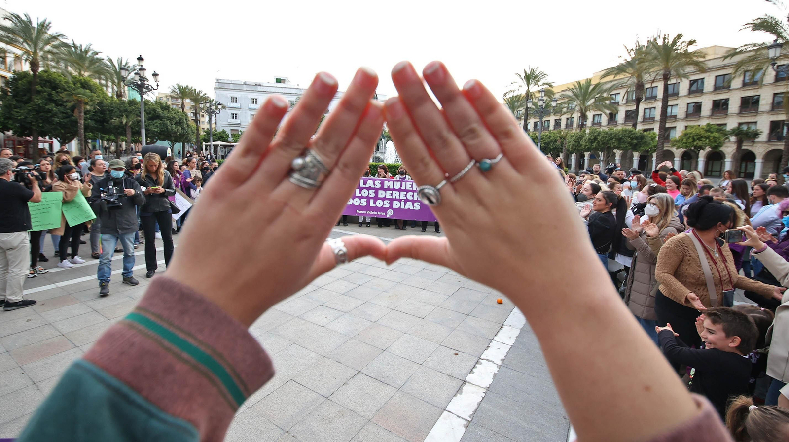 Protesta de Marea Violeta de Jerez en apoyo de Lourdes la joven agredida brutalmente