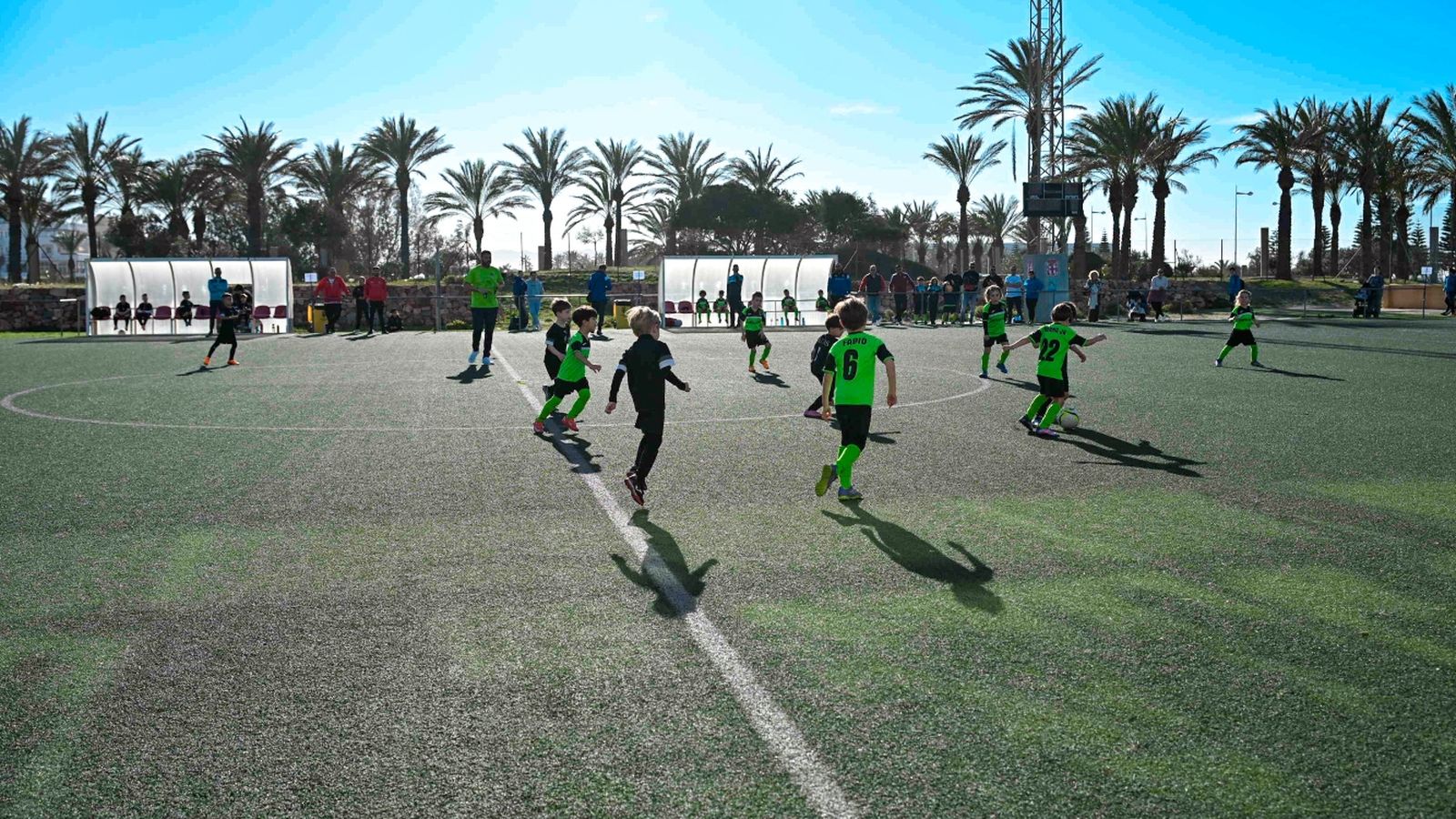 Los más pequeños disfrutaron de una jornada de fútbol y solidaridad.
