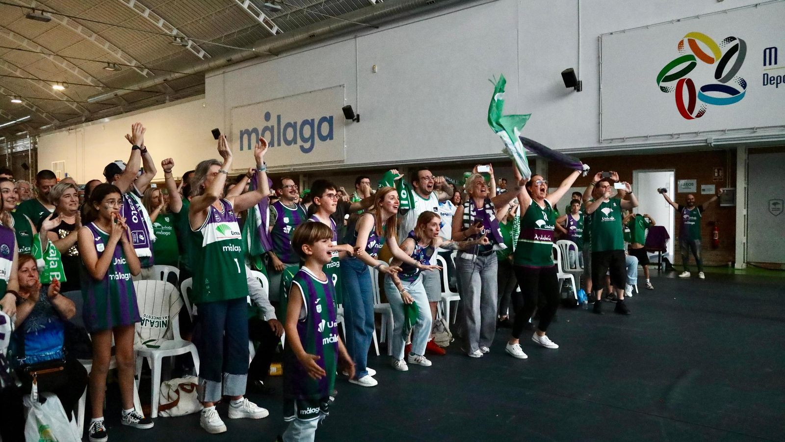 La locura en Los Guindos: ¡Búscate durante la final de BCL del Unicaja!