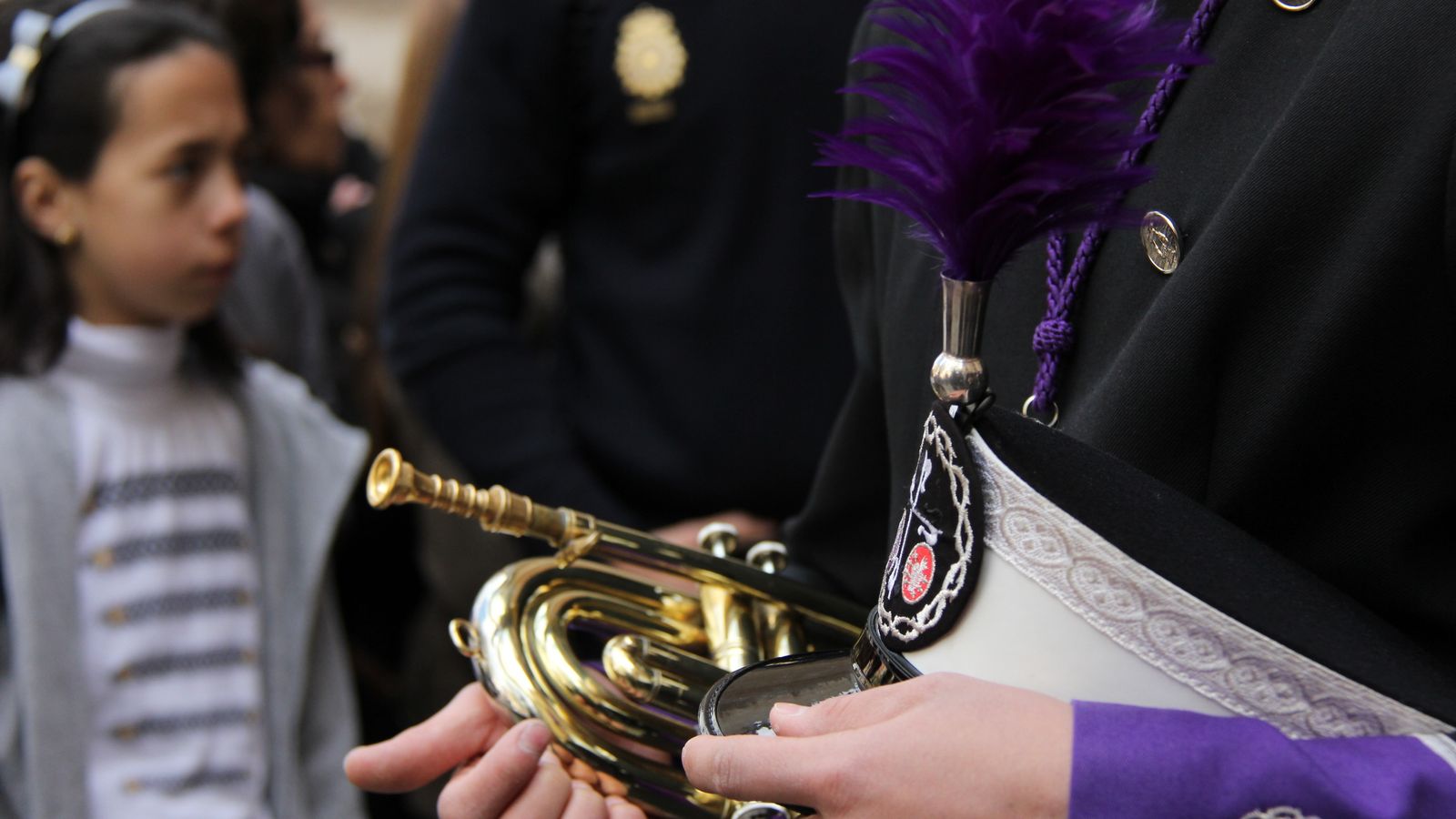 Cornetín de la AM Dulce Nombre de Jesús camino del Campo del Príncipe