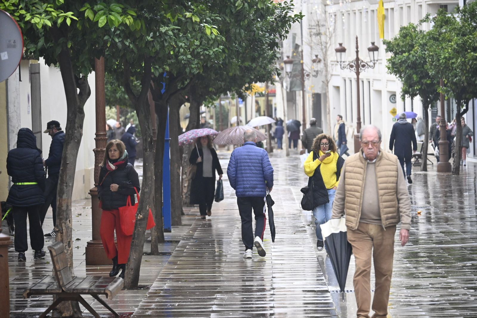 Fotografías de ambiente en la mañana del 3 de enero en Huelva