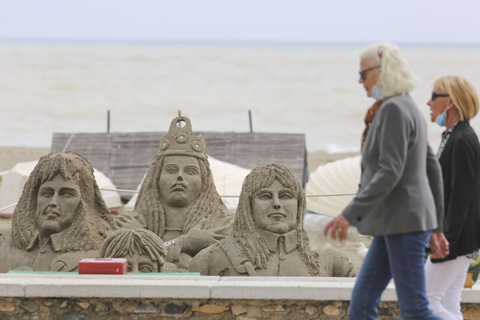Playas cerradas en Torremolinos, la imagen del coronavirus en Málaga