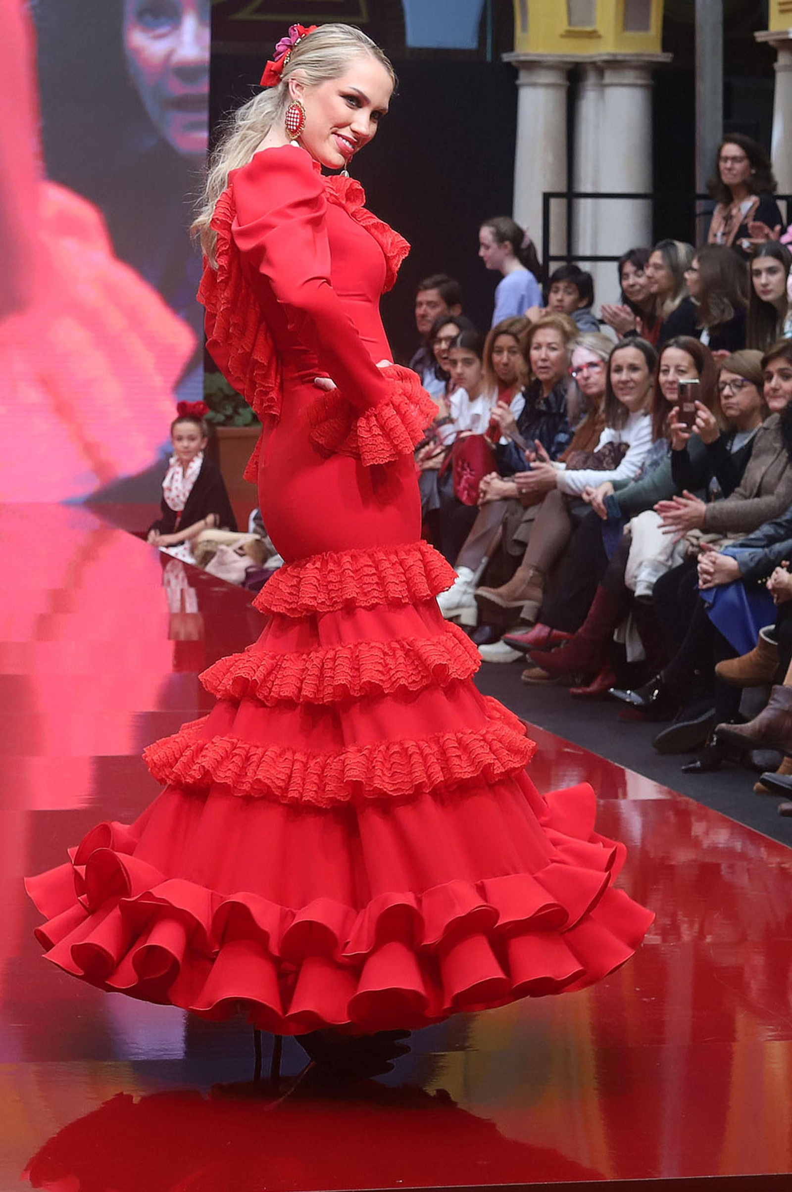 Huelva Flamenca 2023. Imágenes del desfile benéfico de El Ajolí a favor de Cruz Roja Española